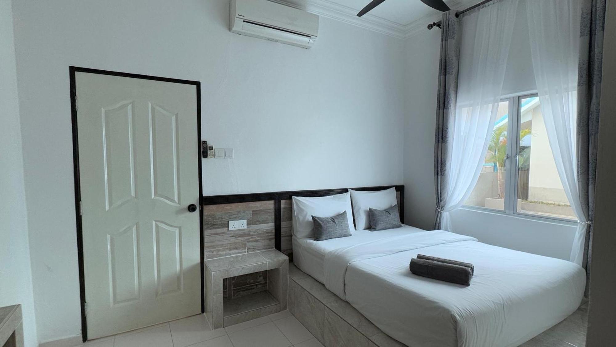 Dvilla Hotel *
