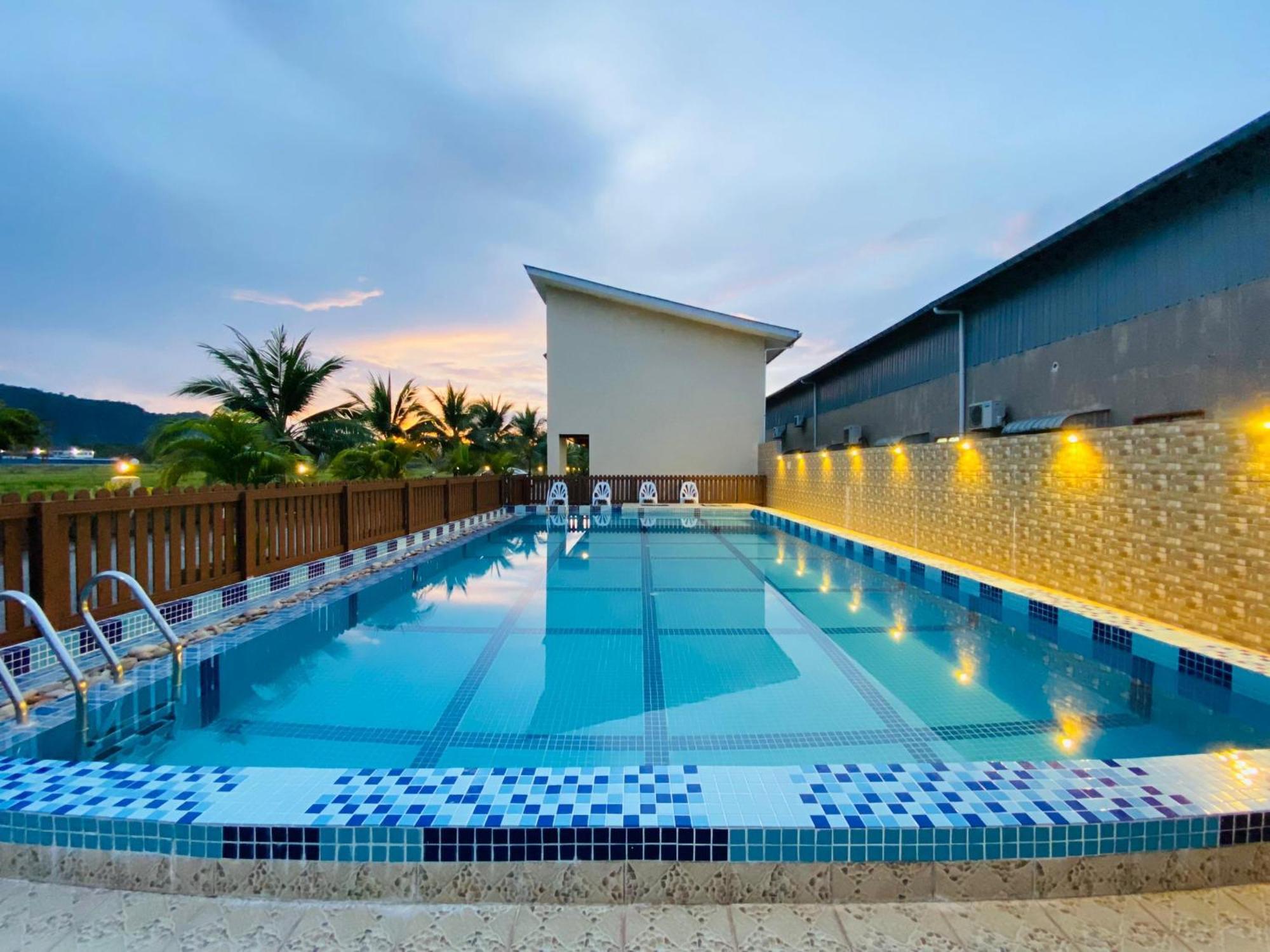 Dvilla Hotel *